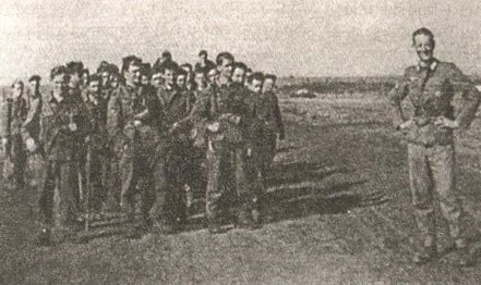 Італійський бригадний генерал Барбо (зліва)