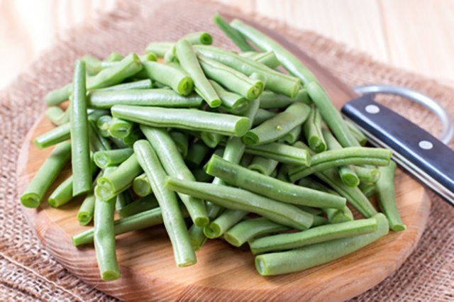 Зелена стручкова квасоля (її називають також спаржевої) входить в список гіпоалергенних продуктів, які педіатри рекомендують вводити в прикорм вже з 9 місяців