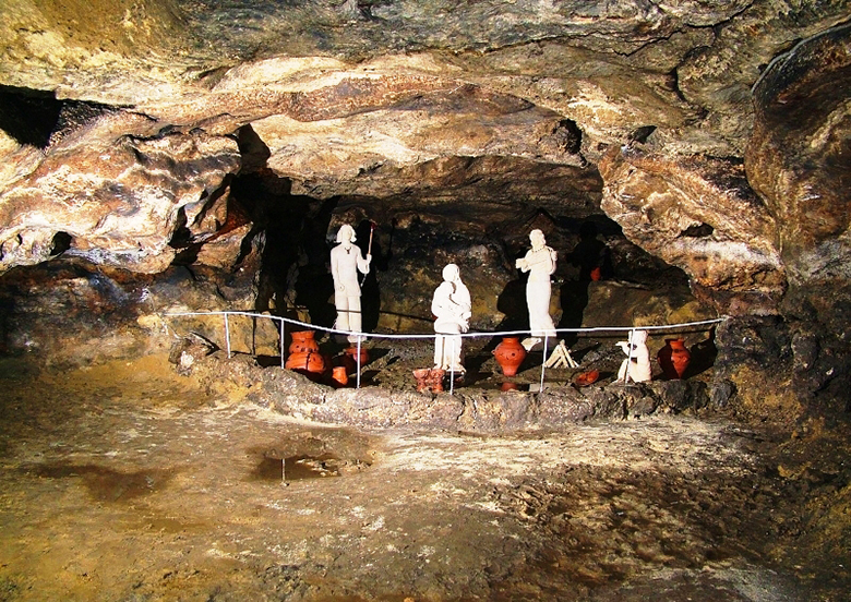Для відвідування необхідно: Чи приєднається до однієї з екскурсій які регулярно організовує Чортківський історичний музей або відправитися в печеру з екскурсією з Тернополя