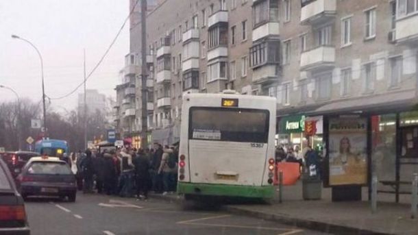 29 грудня 2017, 9:38 Переглядів:   Автобус в'їхав у зупинку в Москві