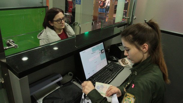 12 грудня 2017, 7:41 Переглядів:   Виїжджати за кордон українці стали частіше, але ажіотажу немає   Рубіж