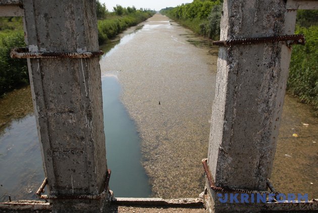 Крім жорсткого регламенту на водокористування вчений заявив про необхідність побудови федеральної стратегії, можливо спільної з бізнесом, яка б могла забезпечити окупований Росією Крим водою