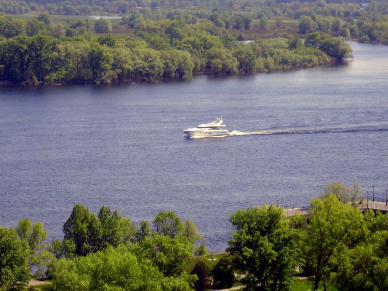 Дніпро біля Канева