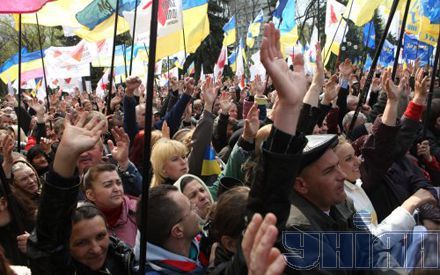 Учасники опозиційного мітингу одноголосно призначили початок боротьби проти вівторка і пообіцяли прийти під Верховну Раду з друзями і знайомими