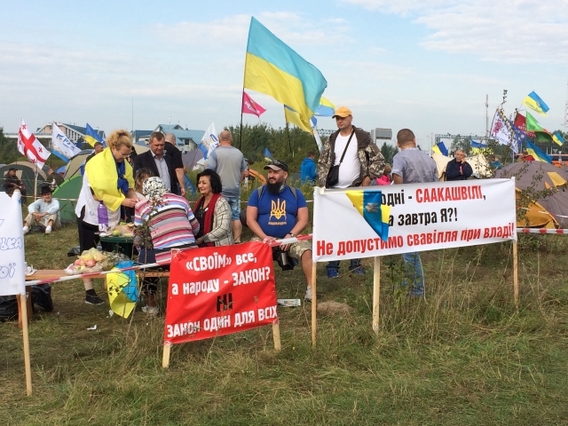 У неділю, 10 вересня, у Львові, приблизно о сьомій ранку я сіла на міжміську маршрутку там, де порадили - біля Янівського цвинтаря