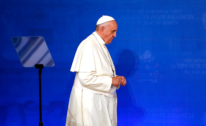 Понтифік також повідомив, що страждає від неврозів, і не виключив зречення від папського престолу   Прес-конференція Папи римського Франциска 14 серпня 2014 р   Фото: Reuters   Москва