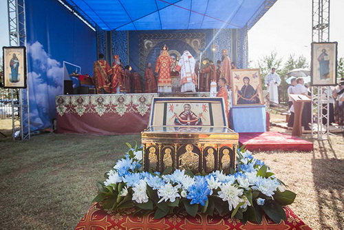 Ковчег з частиною   Пояса Пресвятої Богородиці   другий тиждень освячує своєю присутністю міста і села Казахстанської митрополії