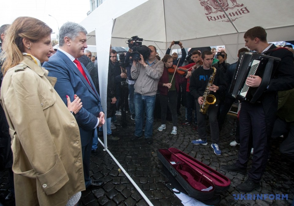 Президент Петро Порошенко під час святкових заходів до Дня Вінниці привітав свою дружину з 34-ми роковинами весілля