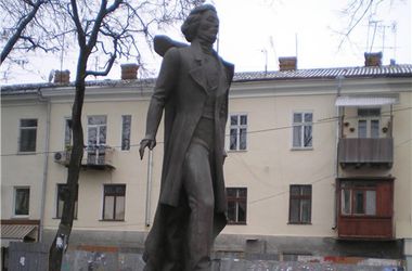 3 квітня 2015 року, 4:20 Переглядів:   Відкриває проспект пам'ятник відомому польському поету Адаму Міцкевичу