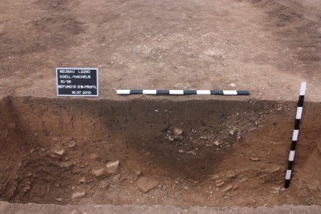 Канави, розкриті в ході розкопок