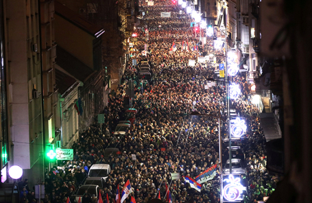 Тисячі людей вийшли на вулиці Белграда