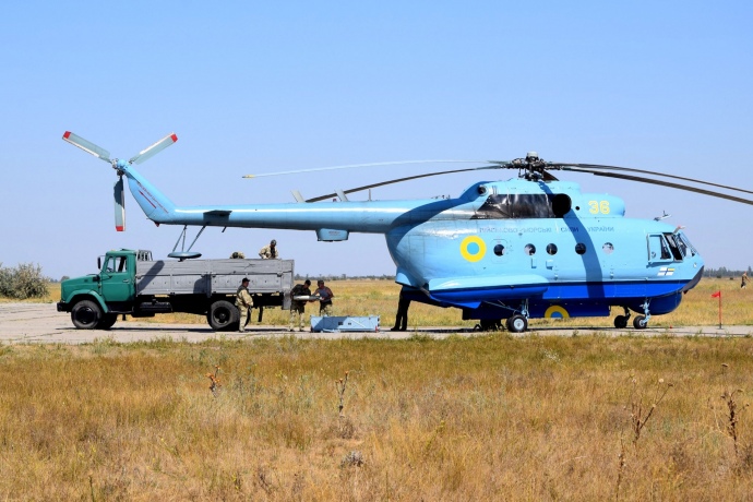 Уже провели перебазування підрозділів морської авіації на польовий аеродром і поповнення всіх видів боєприпасів підрозділами забезпечення