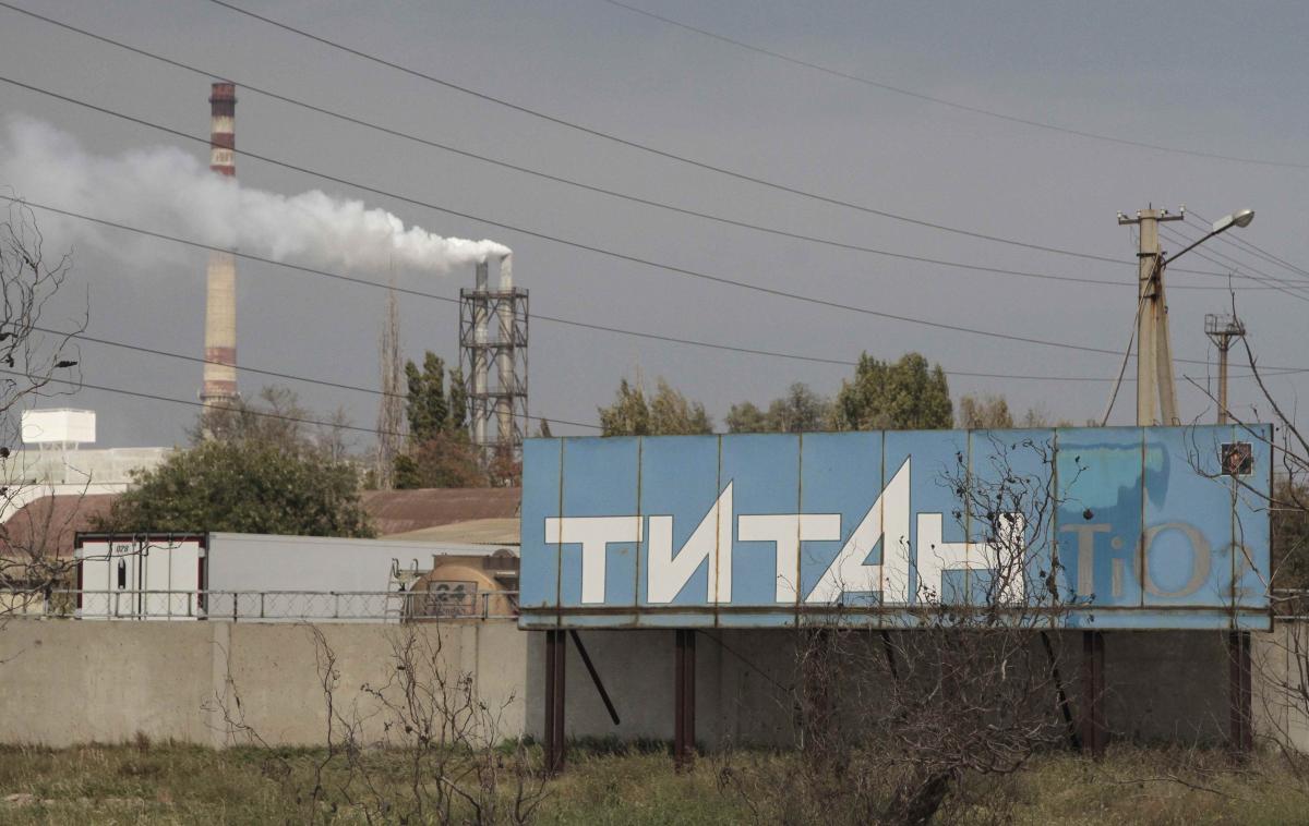 За даними української розвідки, 13-19 серпня підрозділи ЗС РФ проводили стрільби в районах розташування відстійників відходів хімічного виробництва титанового і содового заводів