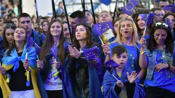 11 червня 2017, 00:10 Переглядів:   Українці святкують безвізовий режим із країнами ЄС