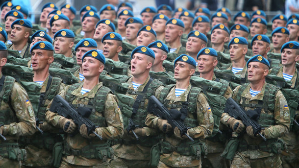 7 листопада 2017, 7:32 Переглядів:   Навіщо високомобільні війська змінюють блакитні берети на бордові і що це дасть   Так виглядають українські десантники сьогодні