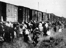 Транспорт празьких німців, квартал Модржани, травень 1946 р   В основному, в даний момент на території Чехословаччини знаходилося більш ніж 3 мільйони чоловік німецької національності