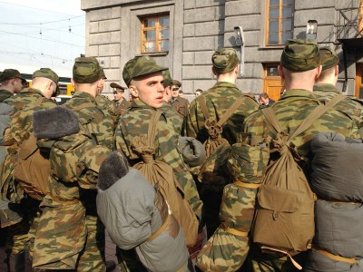 Про те, які успіхи молодих людей у ​​відстоюванні своїх прав в цьому напрямку, прес-секретар організації «Солдатські матері Петербурга» Олена Попова розповіла Євгенії Литвинової