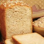 На 3-4 булки хліба: 2-2,5 кг борошна пшеничного 1 або вищого гатунку, 1 стакан рідкої хмелевой закваски, вода питна, 3-4 столові ложки рослинної олії, 1-2 столові ложки солі, насіння льону або інші , прянощі - за смаком