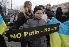 Фото: ЧТК   - Є теорія, що це проплачені люди, які займаються пропагандою