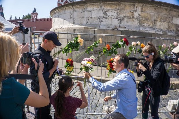 Обох затриманих відвезли в ОВД Китай-місто , - йдеться в повідомленні