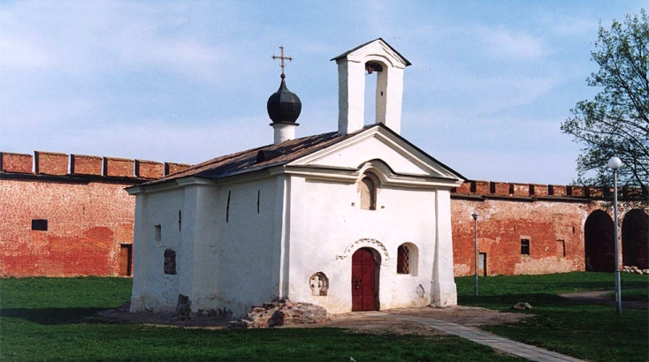 Церква Сергія Радонезького, побудована в 1463 році, - єдиний надбрамний храм північного заходу Росії, що збереглося до нашого часу