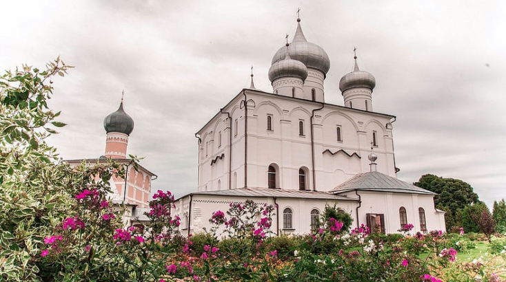 Всесвітньо відома церква є єдиною спорудою, що збереглася від невеликого нередіцкіх монастиря
