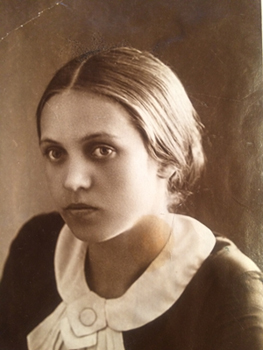Вікторія Едуардівна Шаблова народилася в 1883 році в литовському селі Жеймо (Каунаський район) в родині селян-середняків