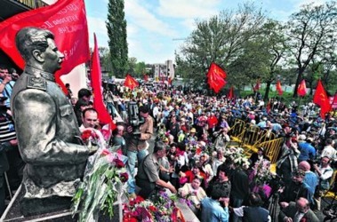 4 січня 2011, 7:27 Переглядів:   У травні на відкриття пам'ятника Сталіну прийшло 1000 чоловік