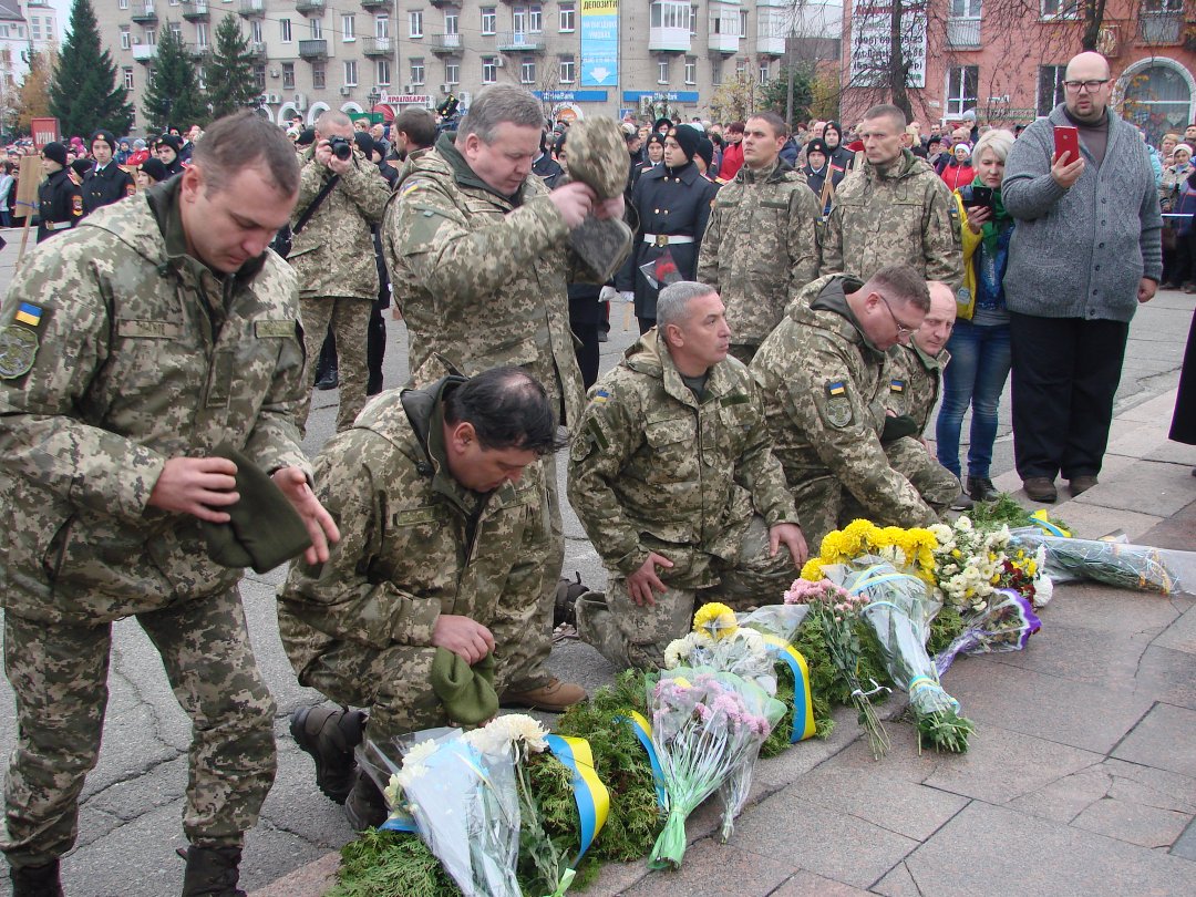 У подарунок бійцям Олександр Горган передав спеціалізовані прилади