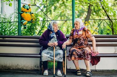 5 жовтня 2016, 9:10 Переглядів:   Уже через кілька місяців в Україні введуть накопичувальну пенсійну систему - українцям віком до 35 років доведеться платити додатковий внесок   В Україні з'явиться накопичувальна пенсійна система