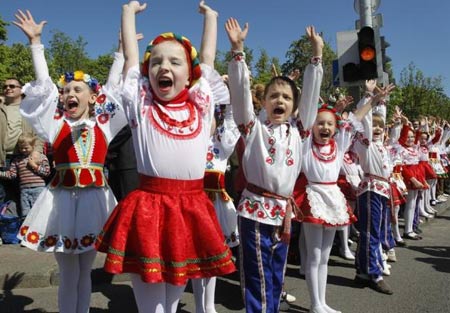 Ще громадянство республіки Білорусь можна оформити дітям, що живуть взагалі без батьків - відсутня інформація про місце їх знаходження