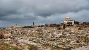 грецькими колоністами з Гераклеї Понтійської (на території сучасної Туреччини), це місто проіснував без малого 2 тисячі років, і остаточно припинив своє існування в першій половині XV століття