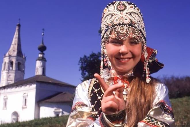 Продовжилися виступи в дитячому садку рідного Новосибірська, де маленька Поліна регулярно давала «концерти» на всіх ранках