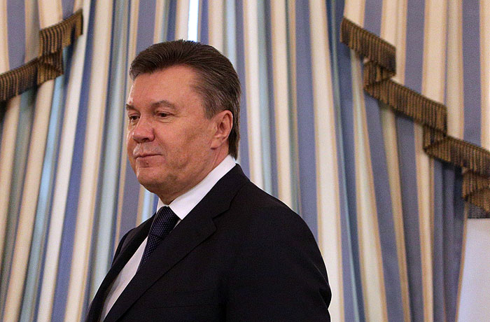 Після відмови Віктора Януковича піти у відставку і виїхати з країни Верховна рада оголосила дострокові президентські вибори   Фото: Reuters   Москва