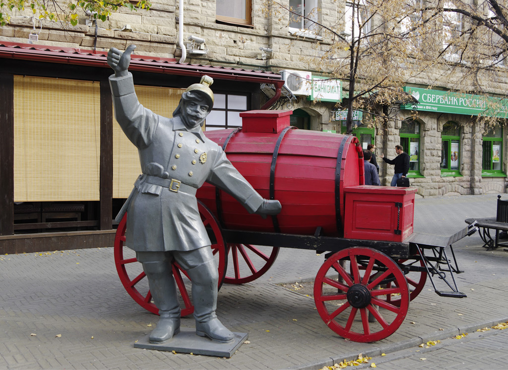 Сама будівля побудована на місці Челябінської фортеці, яка була закладена на початку XVIII століття