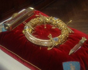 У Соборі Паризької Богоматері зберігається одна з головних християнських реліквій - Терновий вінець Ісуса Христа
