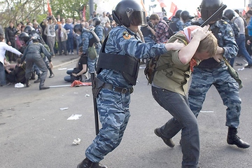 * До учасників «Маршу мільйонів» ОМОН застосовував кийки і сльозогінний газ