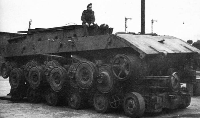 А незакінчений Е-100 в червні 1945-го перенаправили до Британії для випробувань