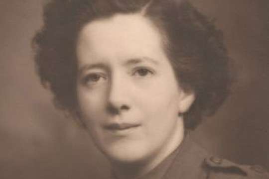 На фото - «королева британської розвідки», жінка-легенда, « Джеймс Бонд в спідниці », баронеса Дафна Парк