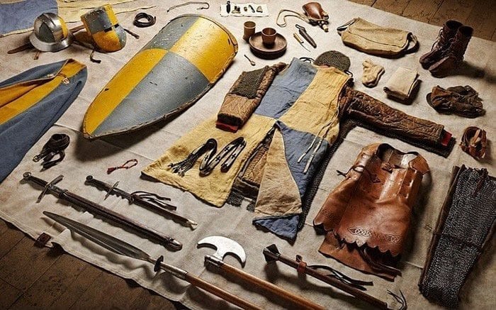 У 1066 році Вільгельм I зі своїми   вікінгами   , Розбив військо короля саксів Гарольда, і заснував англійське держава
