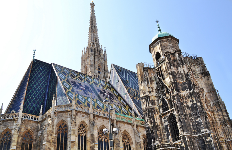 Але вінці так звикли до вигляду свого собору, що коли з'явилася можливість «підрівняти» собор, вони відмовилися