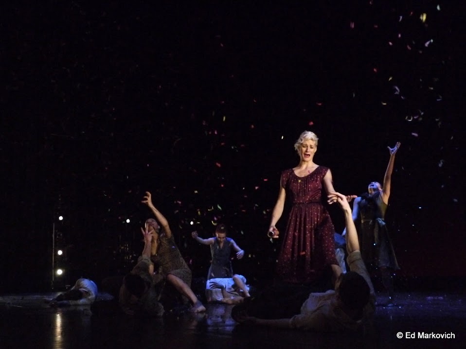 Син відомої ізраїльської танцівниці Маргаліт Овед, народився в Лос-Анджелесі, вивчав соціологію і філософію в Гарвардському університеті, співак, який виступав зі знаменитим віолончелістом Йо-Йо Ма і The Silk Road Project, викладач Каліфорнійського університету в Лос-Анджелесі і талановитий хореограф-постановник