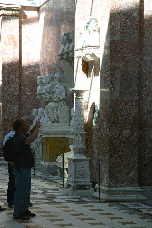 Це могли бути і знамениті поети, письменники, художники, композитори і інженери, винахідники і лікарі, глави держав і політики, філософи і вчені, ченці та інші клірики, чоловіки і жінки - все, хто вніс значний вклад в загальну скарбничку багатющої німецької культури