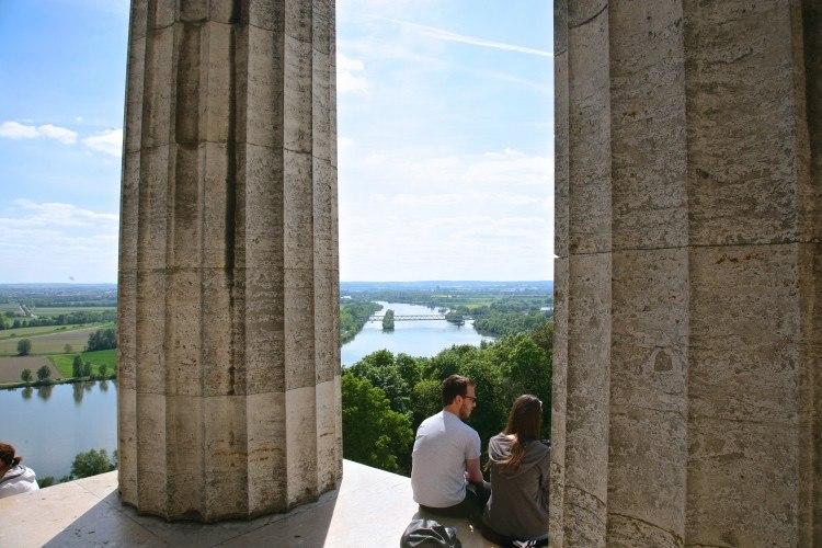 Залишається тільки молитися за те, щоб іншим країнам і народам не довелося повторити цей важкий і трагічний шлях, як би їх не штовхали на нього злочинні авантюристи
